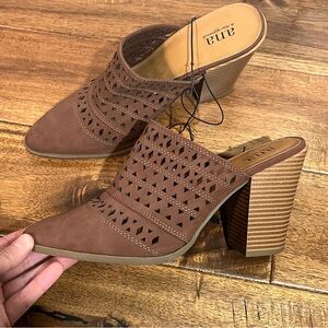 Slip on bootie Ana size 9